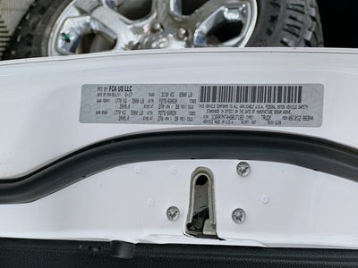 2017 RAM 1500 Laramie Crew Cab 4x4 5'7' Box