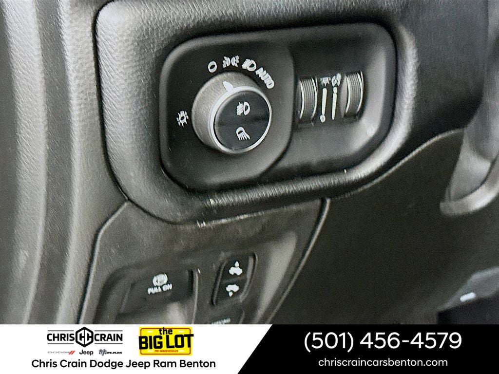 2019 RAM 1500 Laramie Crew Cab 4x4 5'7' Box
