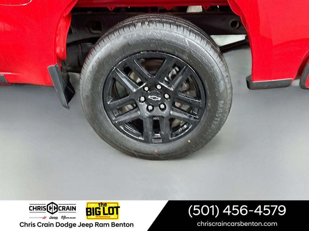 2023 Chevrolet Silverado 1500 4WD Crew Cab Short Bed Custom