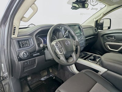 2024 Nissan TITAN Crew Cab SV 4x4