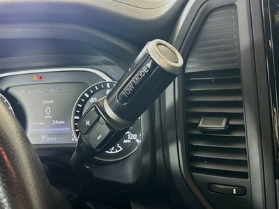 2024 Nissan TITAN Crew Cab SV 4x4