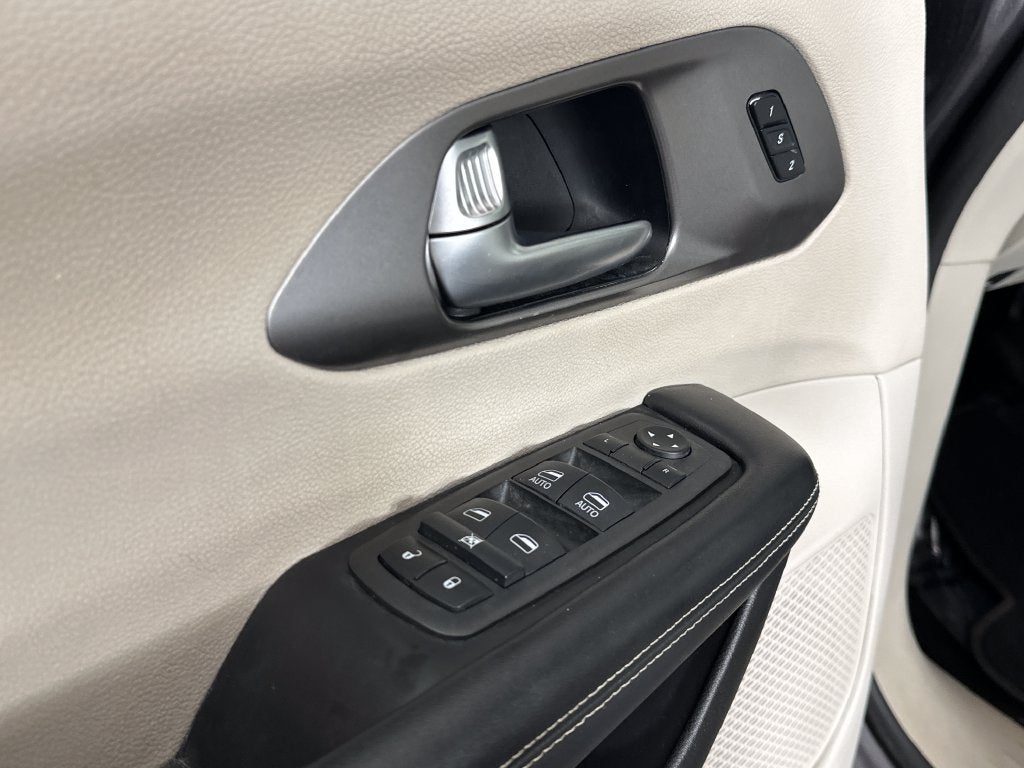 2021 Chrysler Pacifica Touring L
