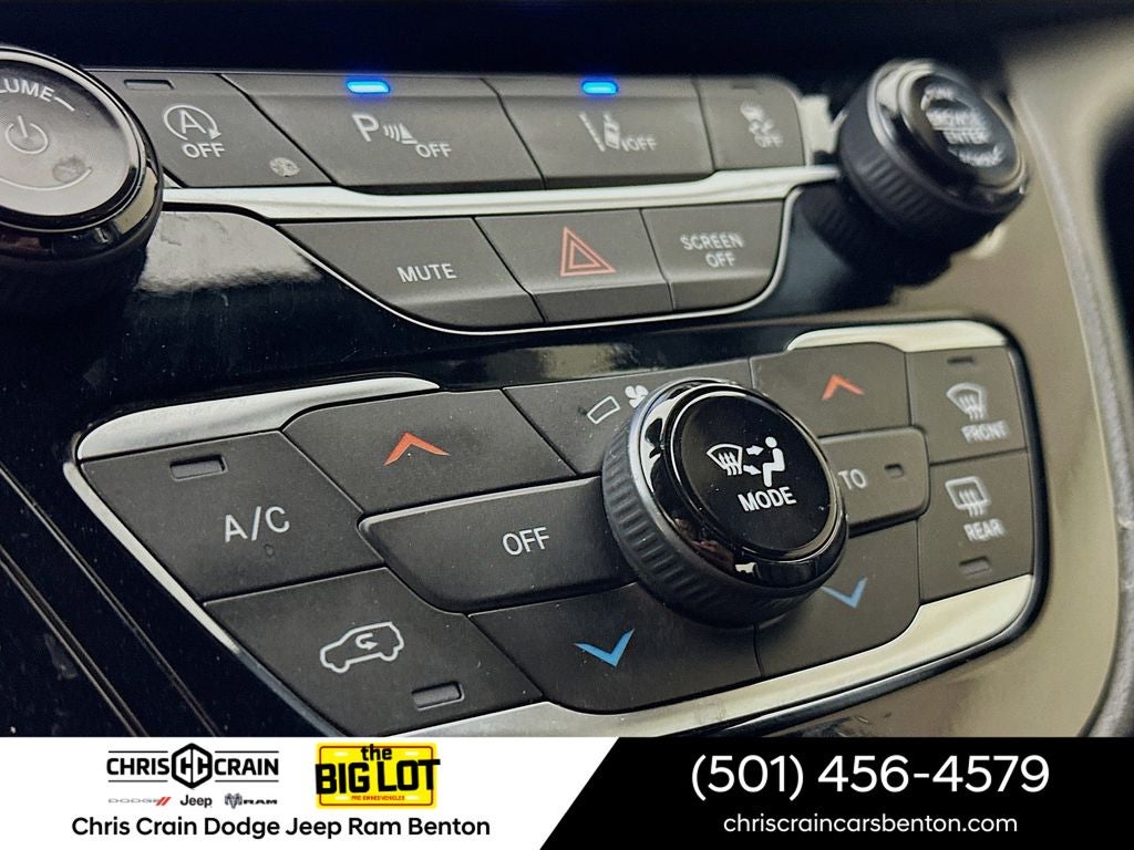 2025 Chrysler Voyager LX