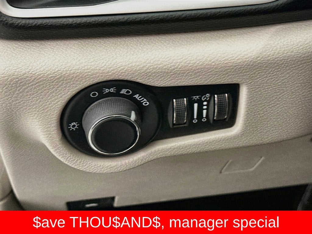 2024 Chrysler Voyager LX
