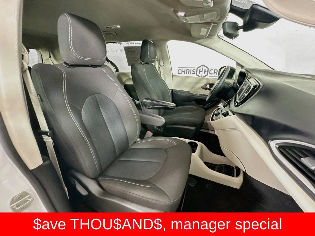 2024 Chrysler Voyager LX