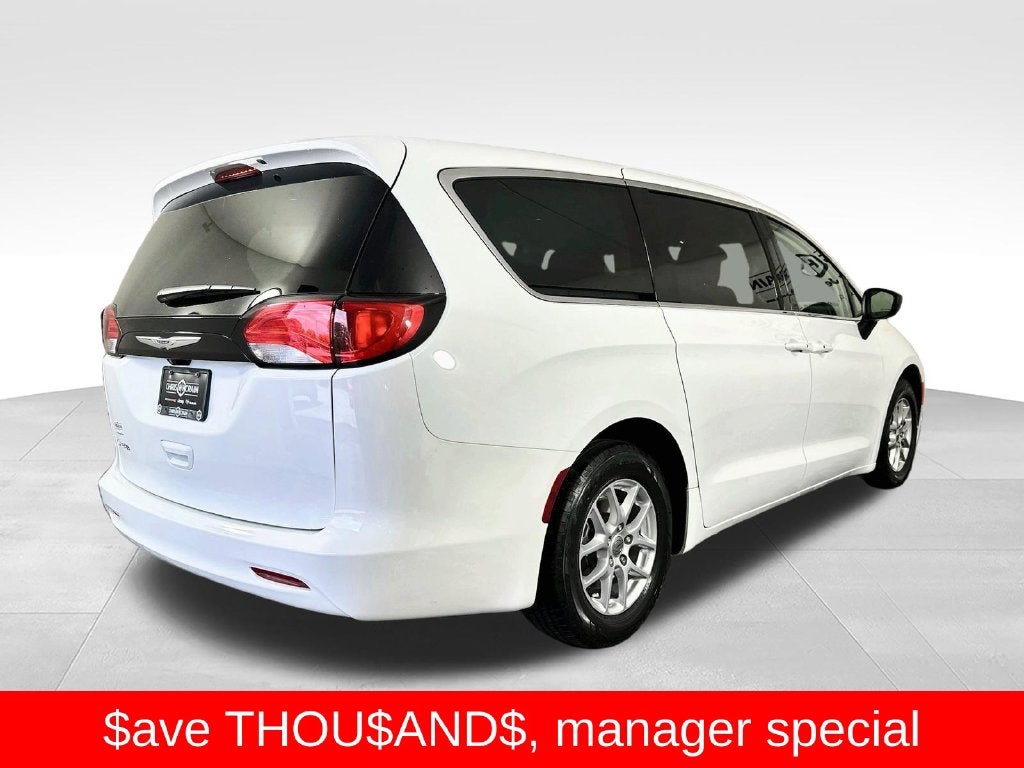 2024 Chrysler Voyager LX