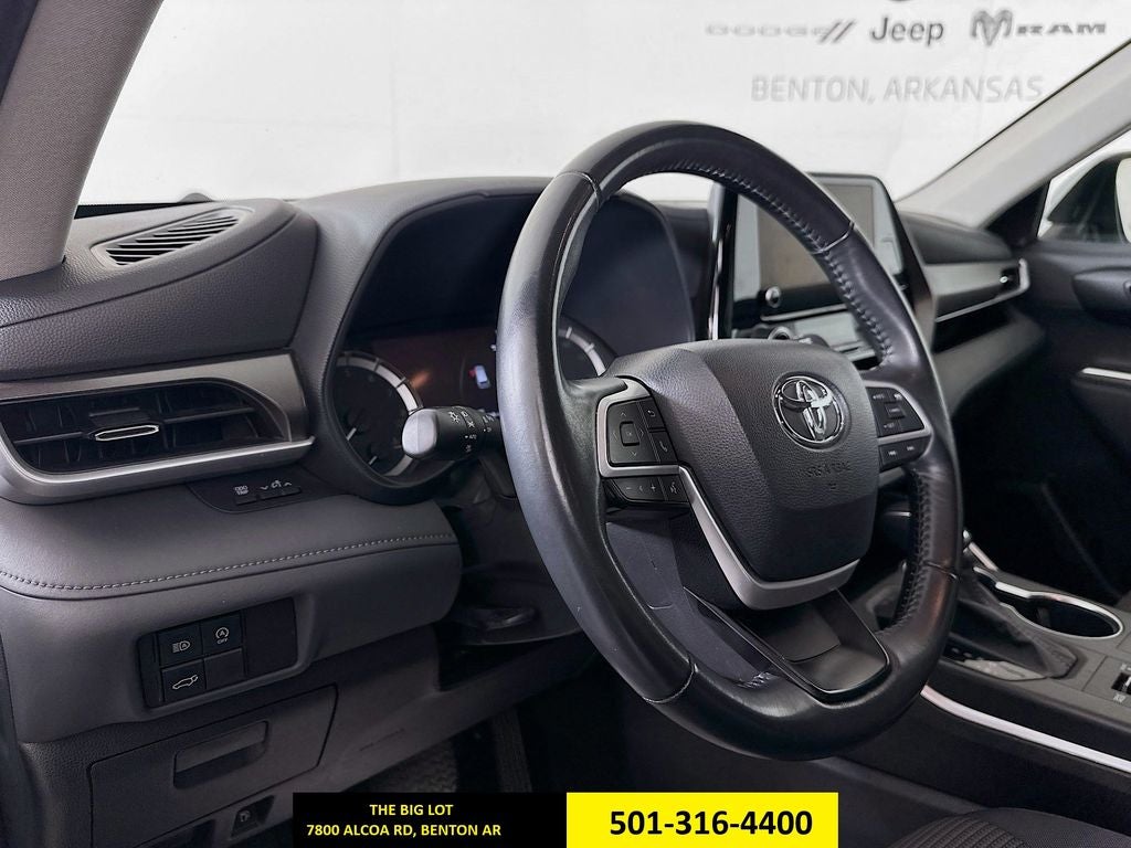 2024 Toyota Highlander LE
