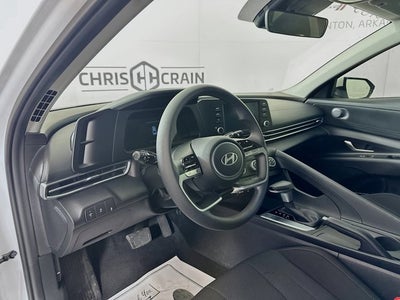 2024 Hyundai ELANTRA SE