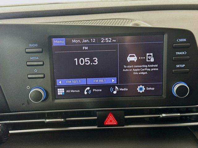 2024 Hyundai ELANTRA SE