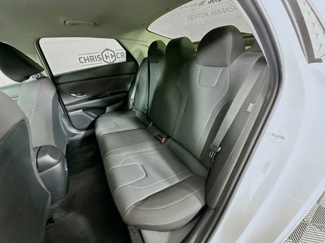 2024 Hyundai ELANTRA SE