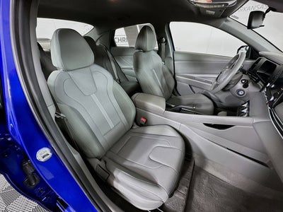 2024 Hyundai ELANTRA SE