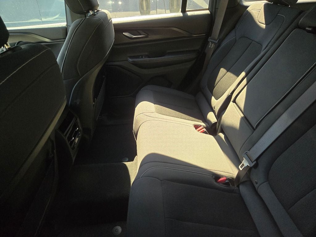 2025 Jeep Grand Cherokee Laredo X 4x4