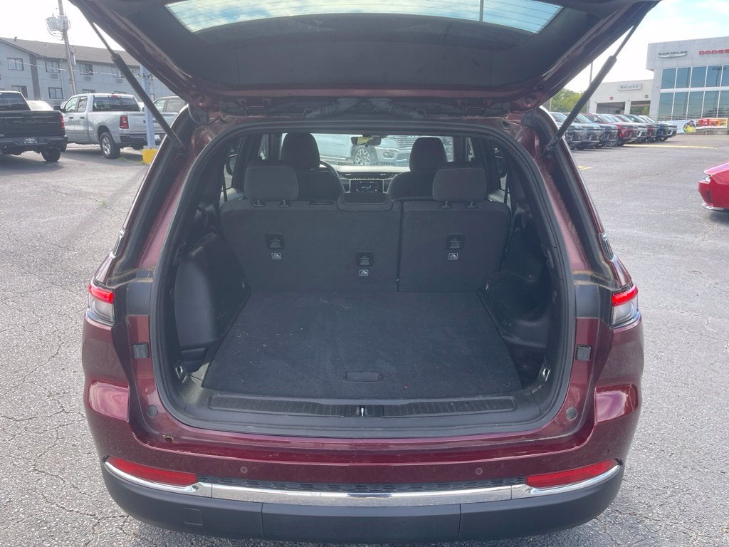 2025 Jeep Grand Cherokee Laredo X 4x4