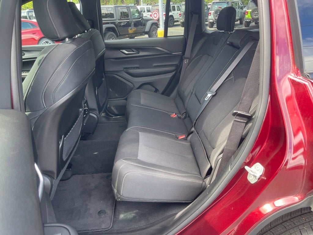 2025 Jeep Grand Cherokee Laredo X 4x4