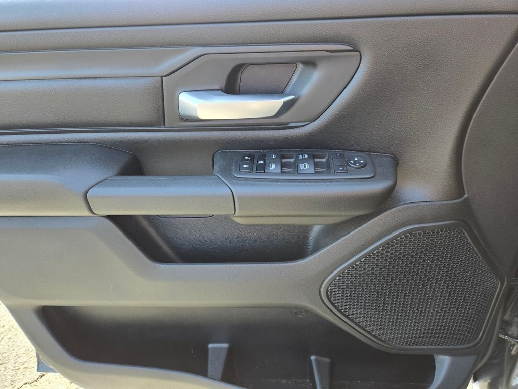 2024 RAM 1500 Tradesman Crew Cab 4x4 5'7' Box