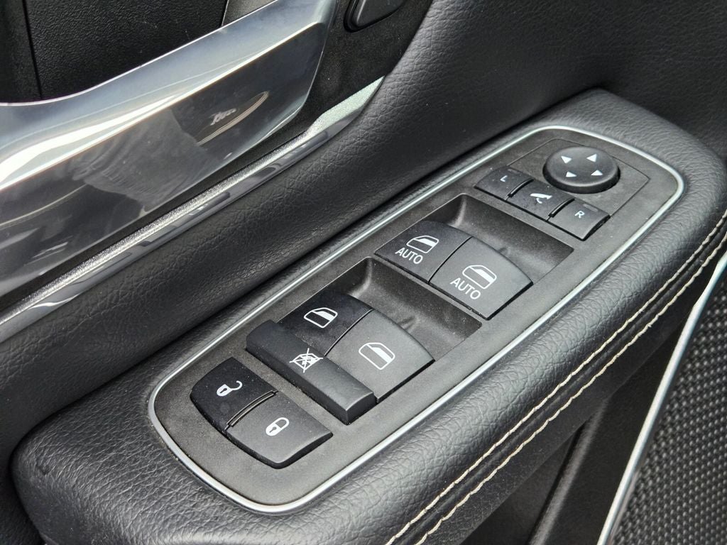 2022 RAM 1500 Laramie Crew Cab 4x4 6'4' Box