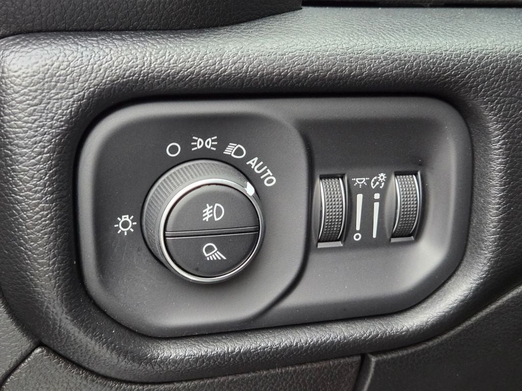 2022 RAM 1500 Laramie Crew Cab 4x4 6'4' Box