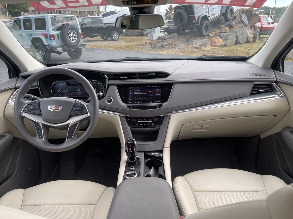 2022 Cadillac XT5 FWD Premium Luxury