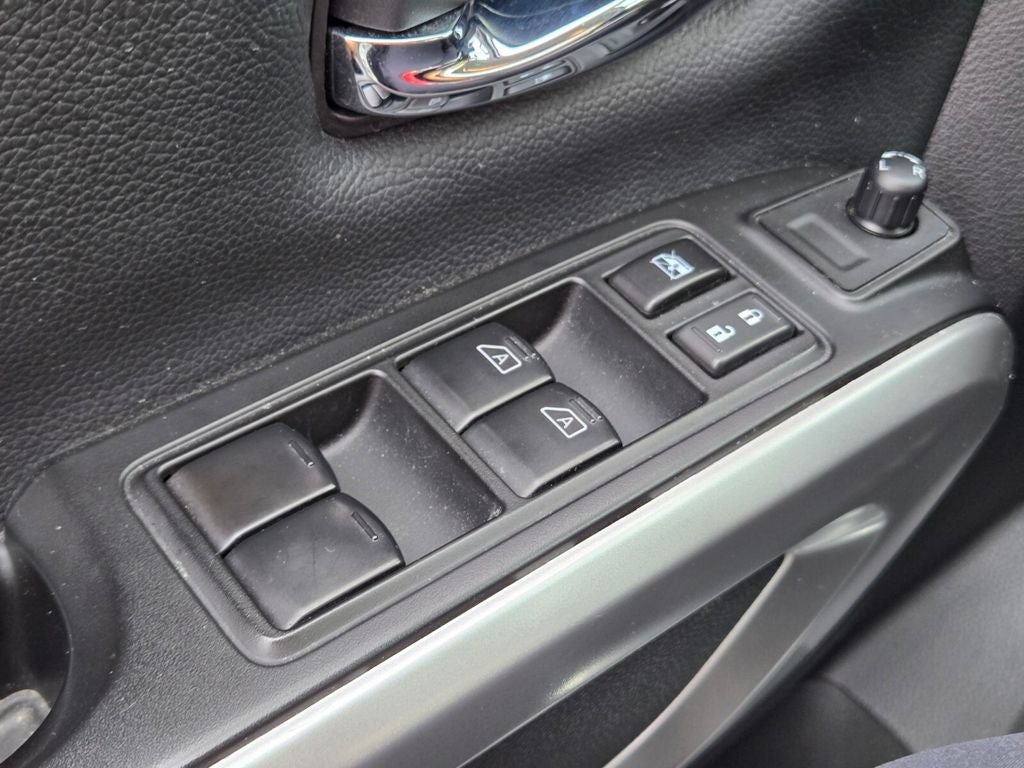 2024 Nissan TITAN Crew Cab SV 4x2