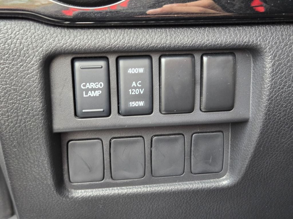 2024 Nissan TITAN Crew Cab SV 4x2