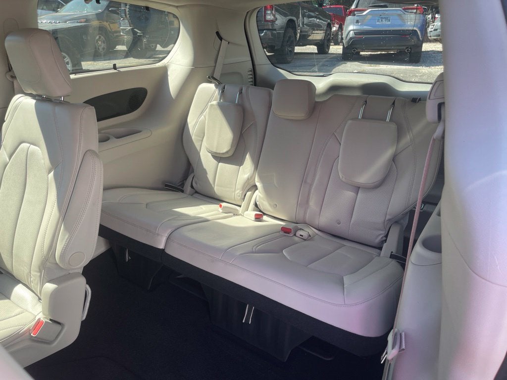 2017 Chrysler Pacifica Touring-L Plus