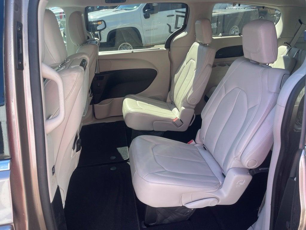 2017 Chrysler Pacifica Touring-L Plus