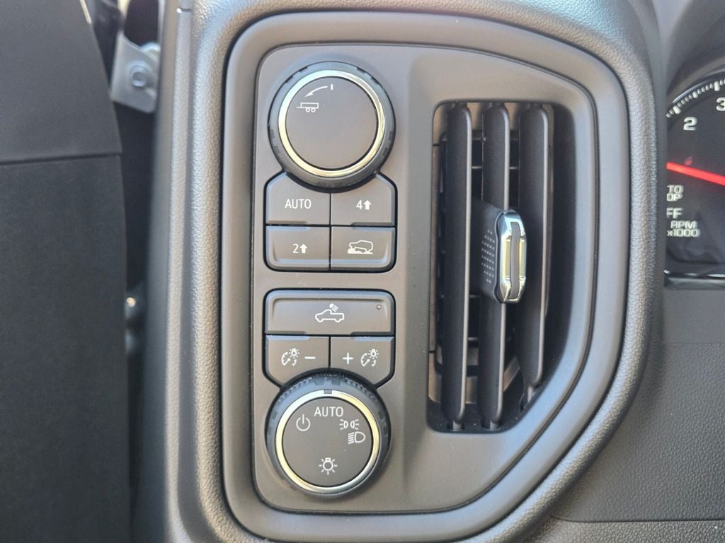 2024 Chevrolet Silverado 1500 4WD Crew Cab Short Bed Custom