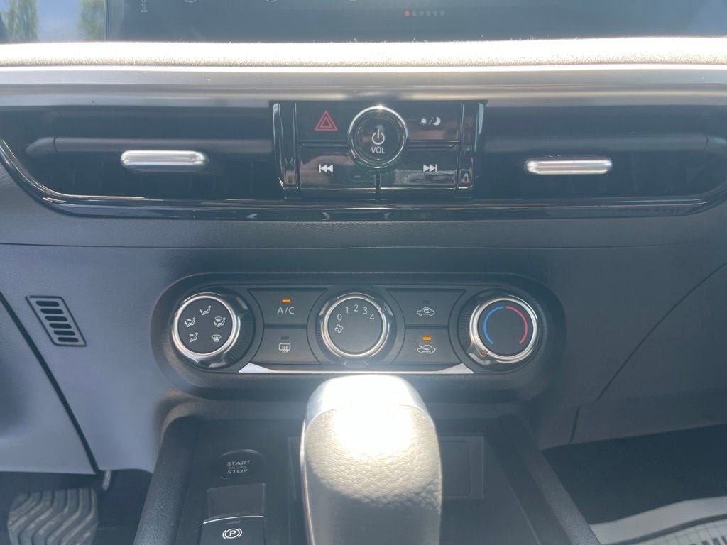2025 Nissan Kicks SV FWD