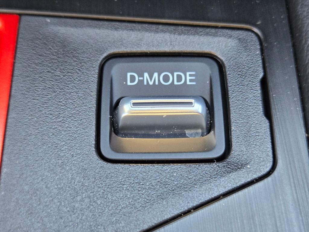 2025 Nissan Kicks SR FWD