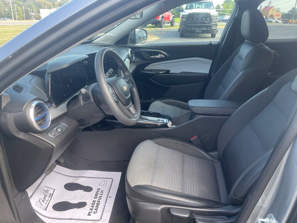 2025 Chevrolet Trax FWD LT
