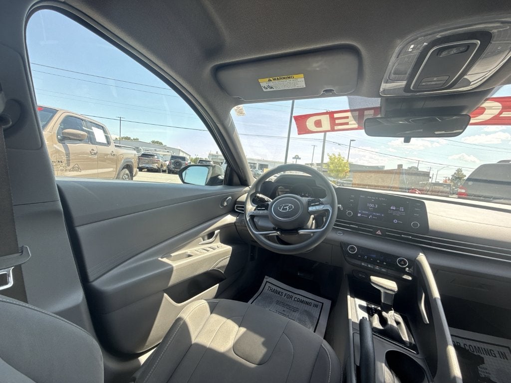 2022 Hyundai ELANTRA SEL