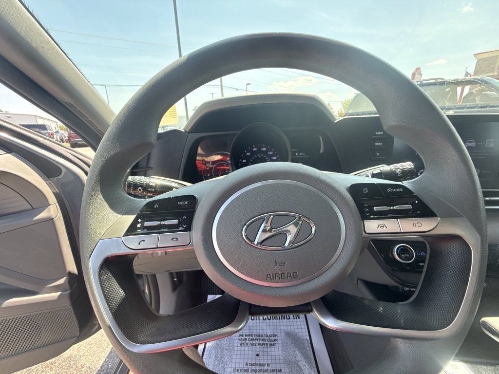 2022 Hyundai ELANTRA SEL