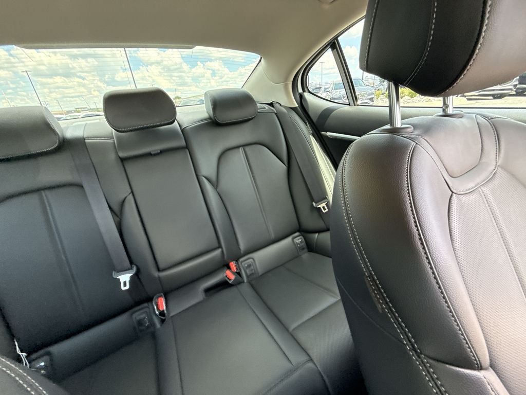 2025 Genesis G70 2.5T