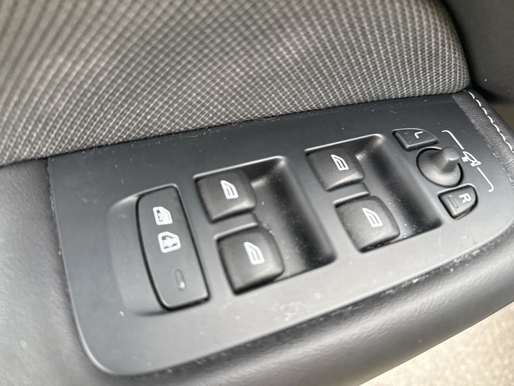 2021 Volvo XC60 T5 R-Design